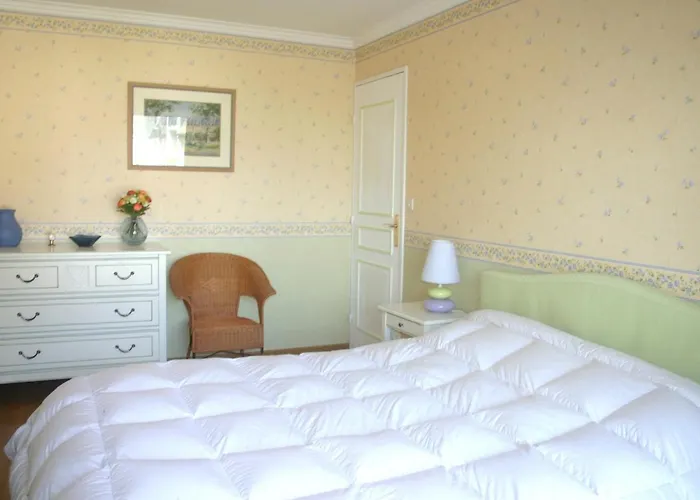 3 Pieces En Front De Avec Balcons, A Cabourg, Proche Centre-ville. - Fr-1-487-275 Cabourg