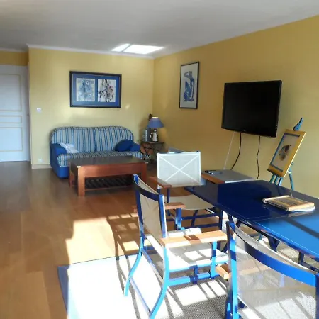 3 Pieces En Front De Avec Balcons, A Cabourg, Proche Centre-ville. - Fr-1-487-275 * Cabourg