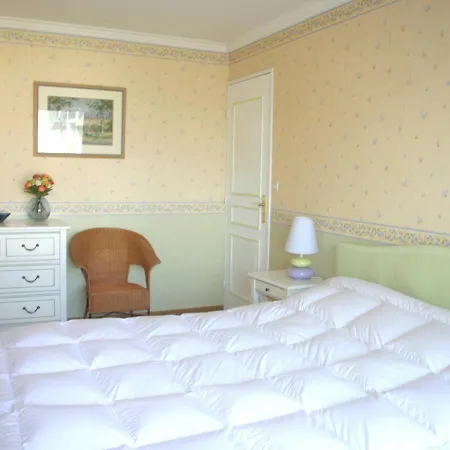 3 Pieces En Front De Avec Balcons, A Cabourg, Proche Centre-ville. - Fr-1-487-275 Cabourg