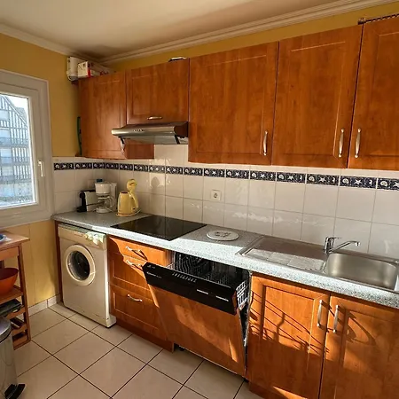 Lejlighed 3 Pieces En Front De Avec Balcons, A Cabourg, Proche Centre-ville. - Fr-1-487-275 Cabourg