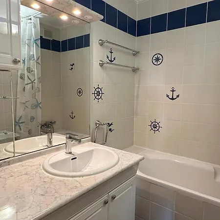 3 Pieces En Front De Avec Balcons, A Cabourg, Proche Centre-ville. - Fr-1-487-275 * Cabourg