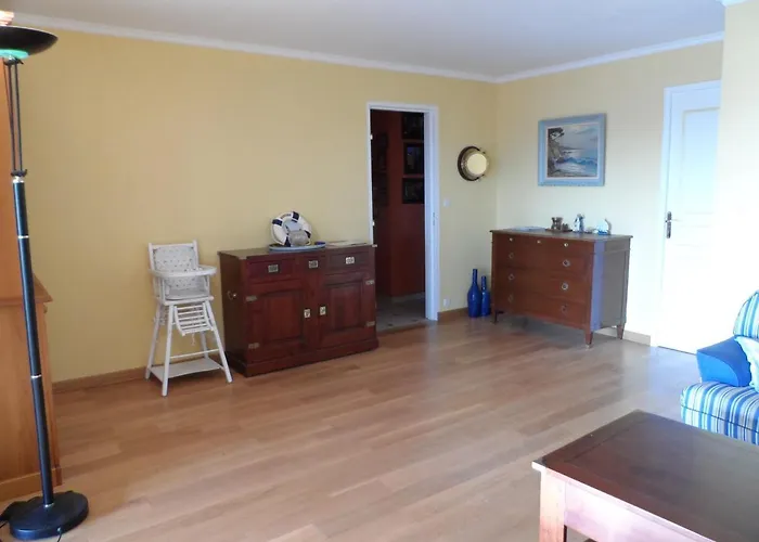 3 Pieces En Front De Avec Balcons, A Cabourg, Proche Centre-ville. - Fr-1-487-275